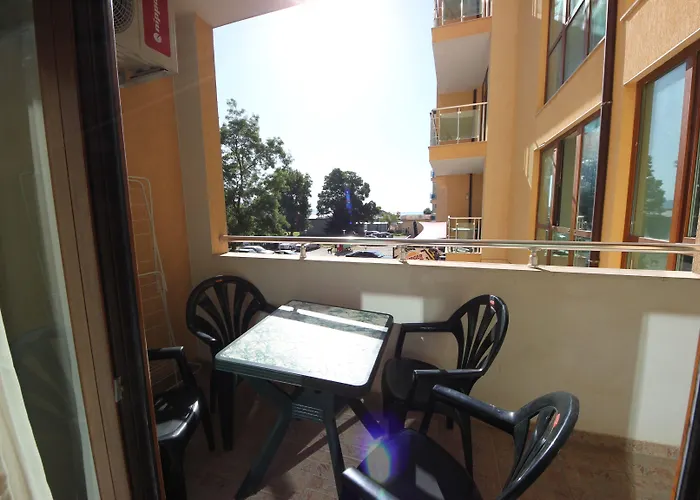 Apartament Menada Midia *