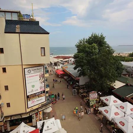 Menada Midia סאני ביץ'