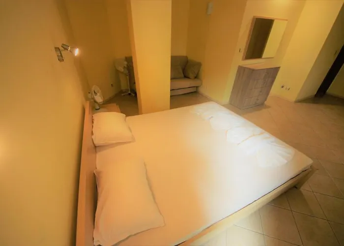 Menada Midia * Slantchev Briag