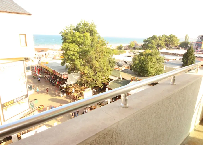 Menada Midia Slantchev Briag